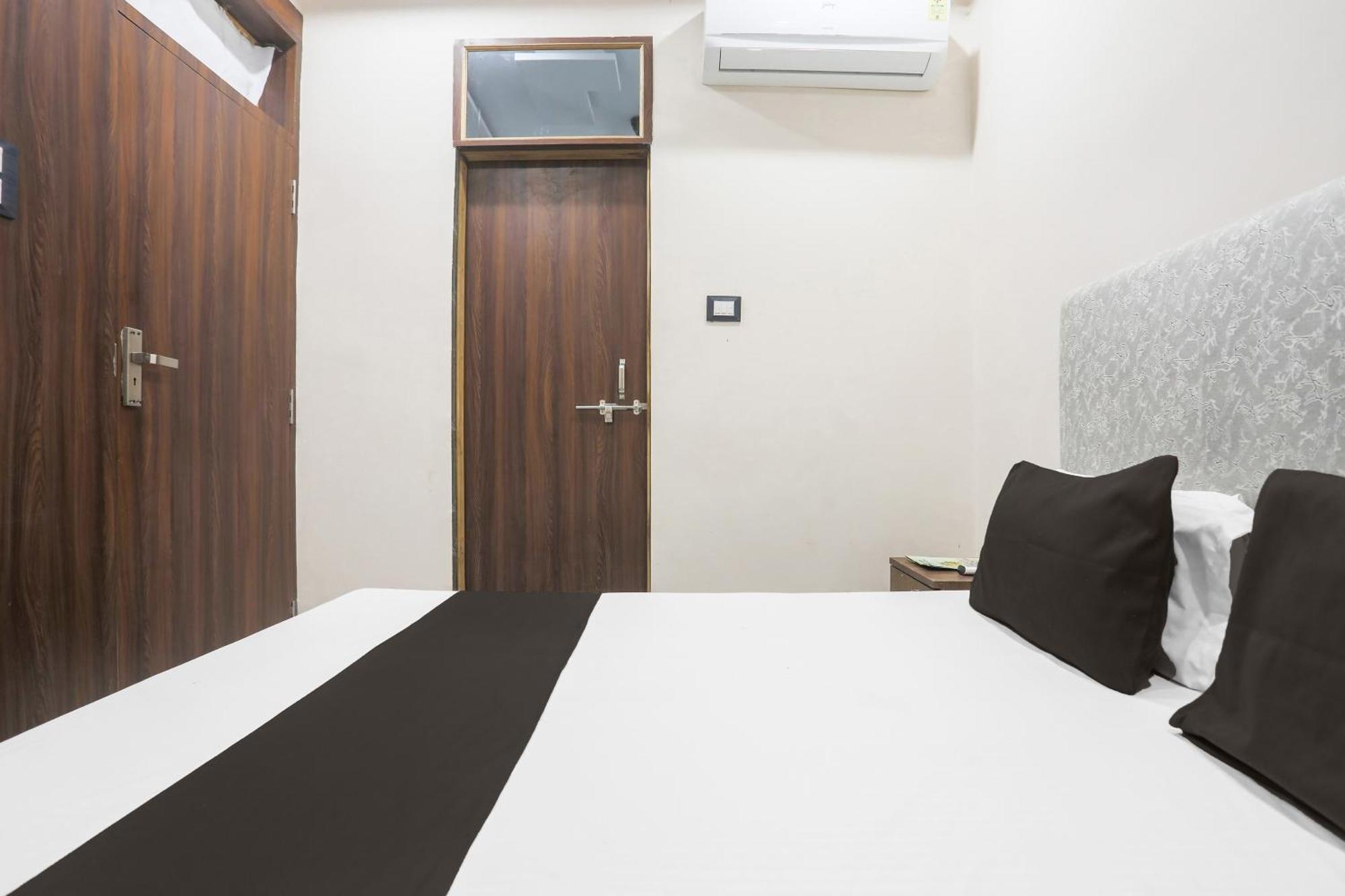 Hotel O S Grand Prayagraj Exterior photo