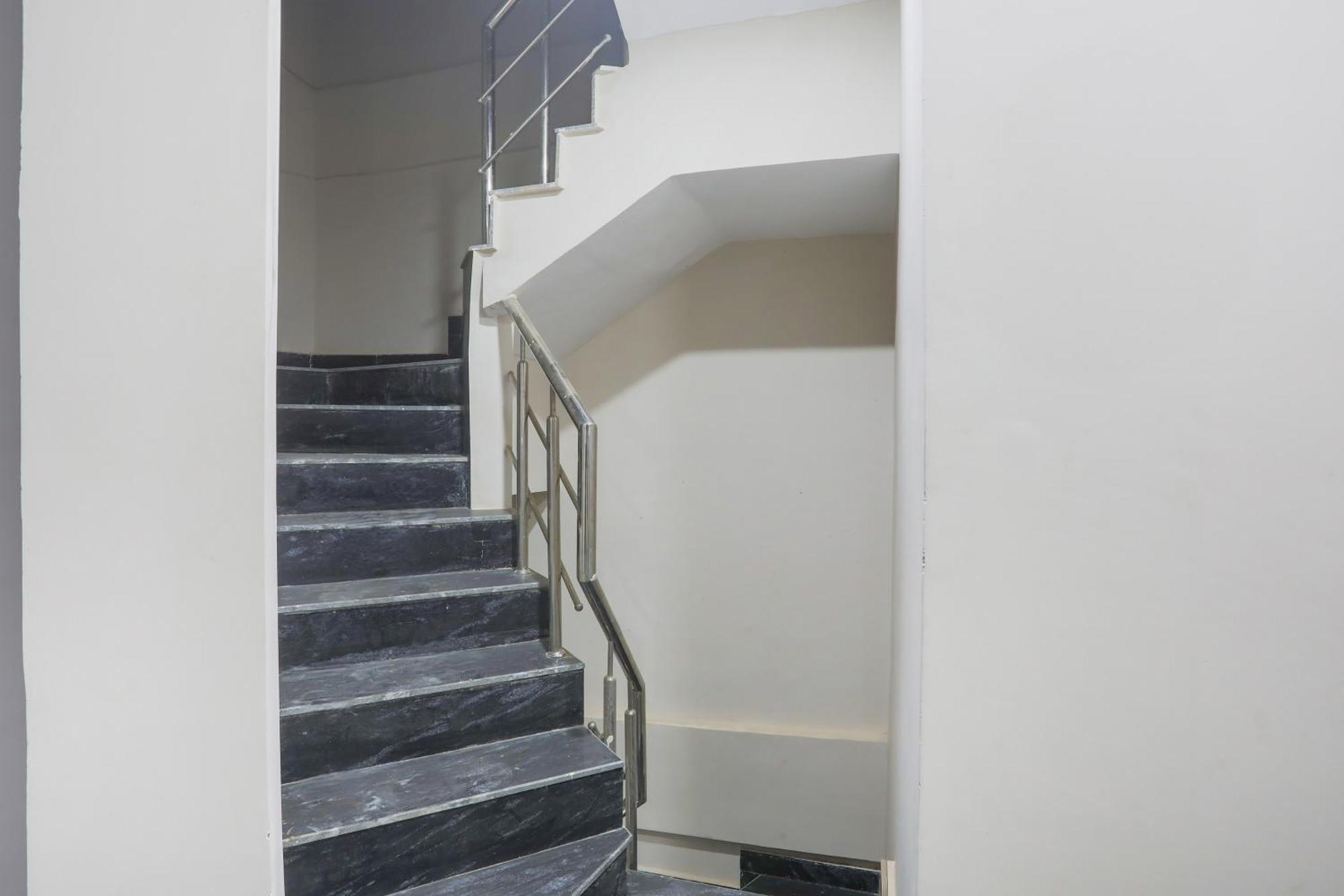 Hotel O S Grand Prayagraj Exterior photo